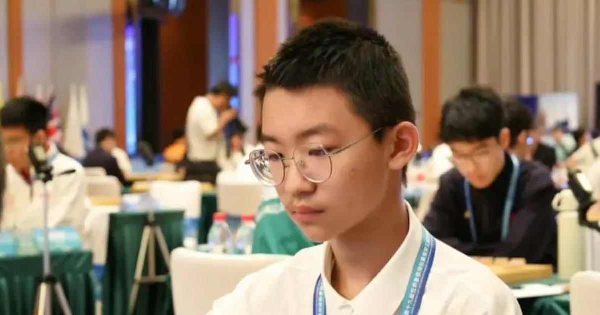 Kỳ thủ 13 tuổi loại nhà vô địch thế giới khỏi siêu giải đấu