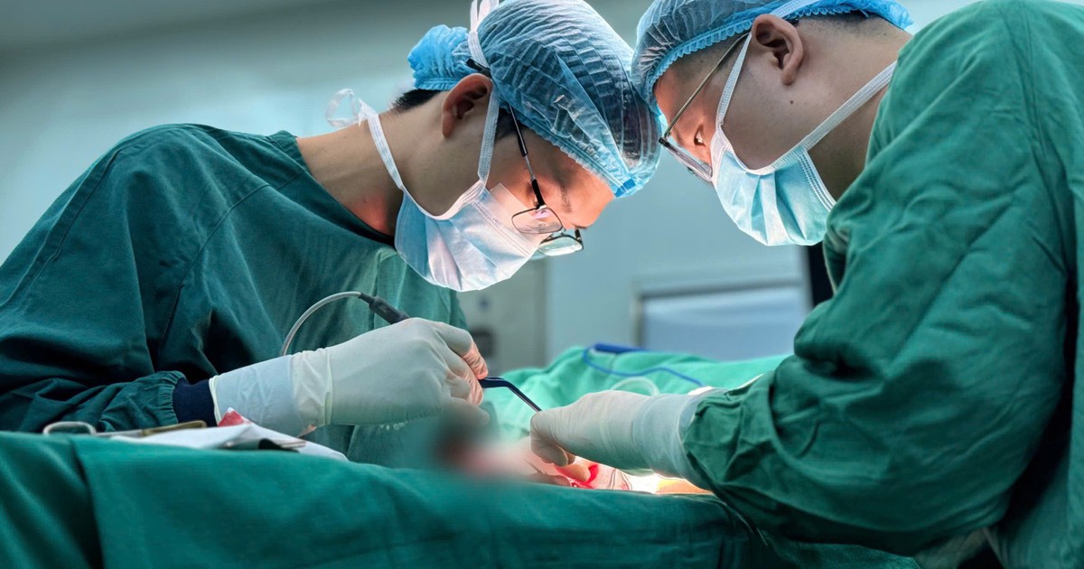 Sau 2 lần đặt túi ngực, người phụ nữ nhiễm vi khuẩn hiếm gặp