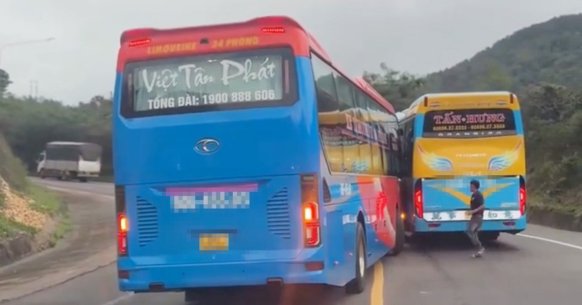 Lan truyền clip xe giường nằm Việt Tân Phát vượt ẩu trên đèo, va chạm xe khác sau tai nạn 4 người chết