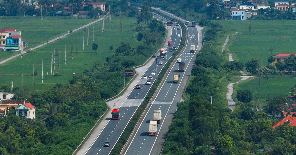 Đón dòng xe về Hà Nội sau lễ, Cảnh sát giao thông lên phương án cho đi ngược chiều cao tốc