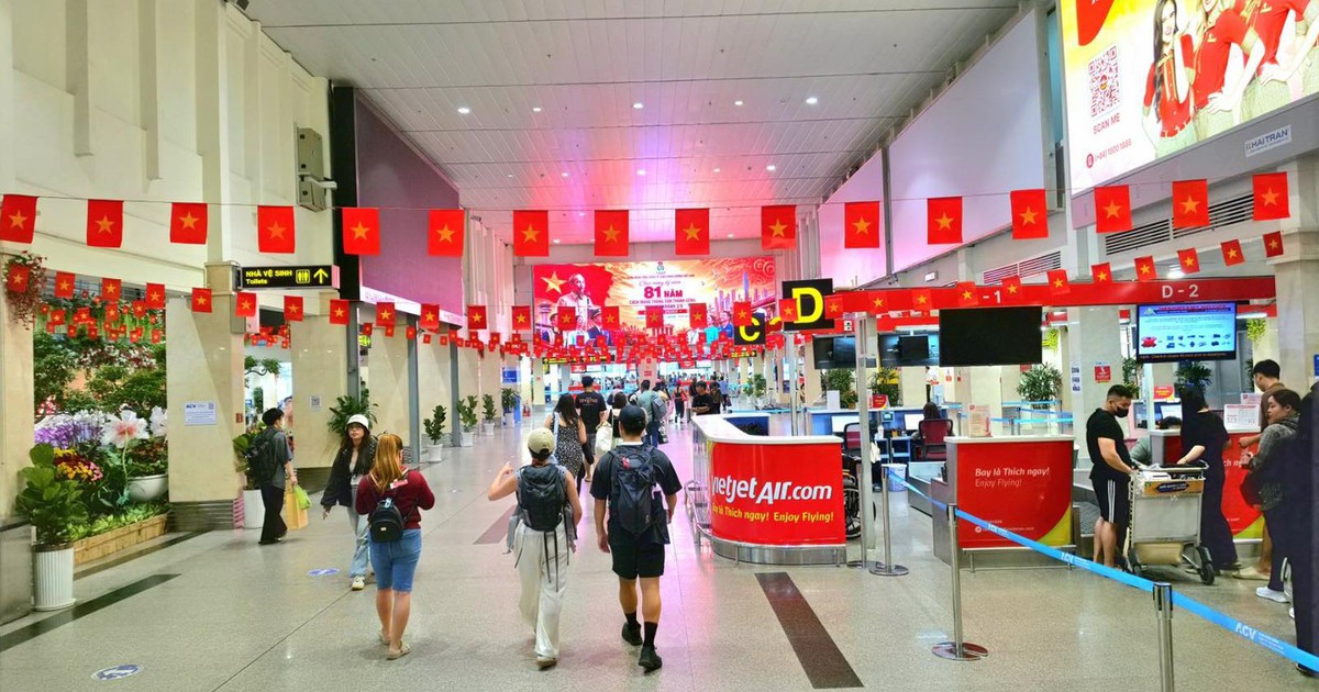 Rực rỡ cờ đỏ sao vàng, Vietjet đưa niềm vui Tết Độc lập vào từng chuyến bay
