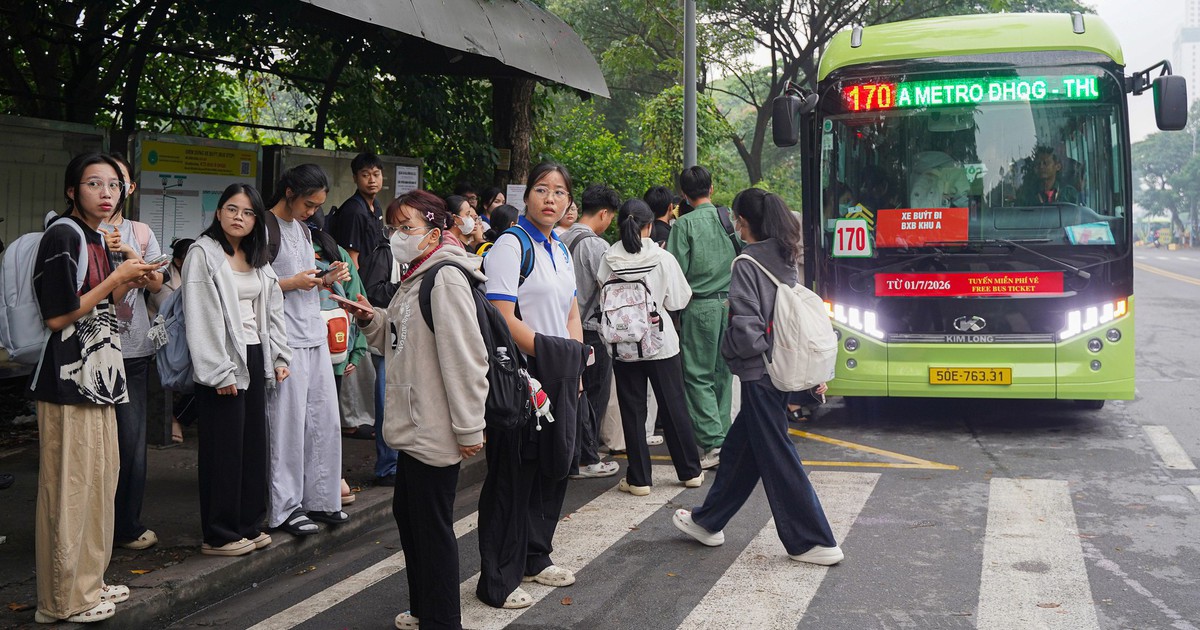 More buses ease commuting for students at Ho Chi Minh City National University dorms