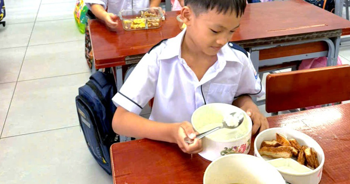TP.HCM 'gỡ vướng' bán trú, hướng dẫn chọn nhà cung cấp thực phẩm