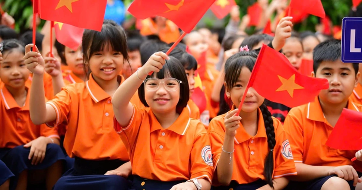 Ho Chi Minh City will cover health insurance for schoolchildren and half for students
