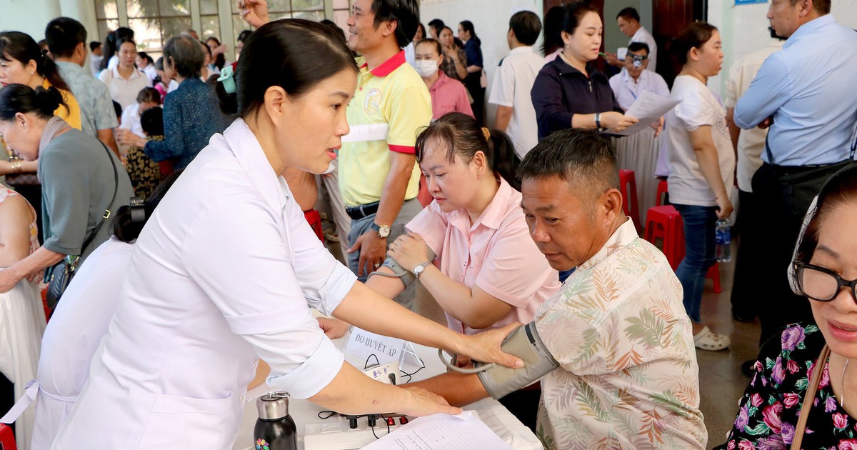 Ho Chi Minh City proposes monthly support for rotating doctors at health stations
