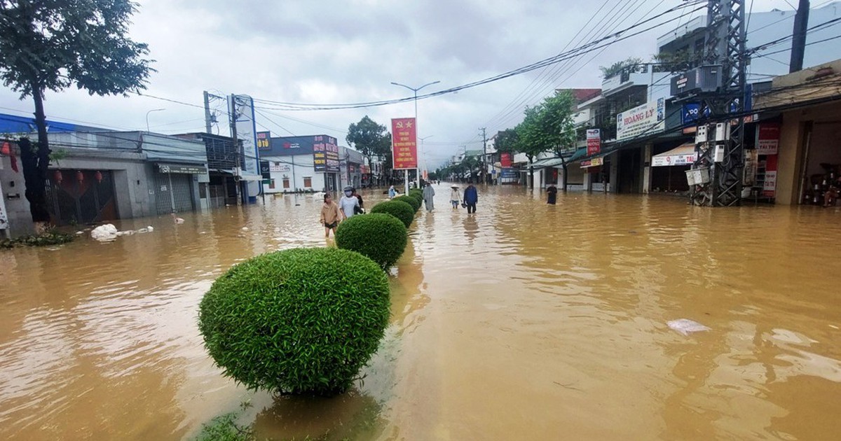 Khánh Hòa giao các trường chủ động cho học sinh nghỉ học khi mưa lớn, lũ lụt