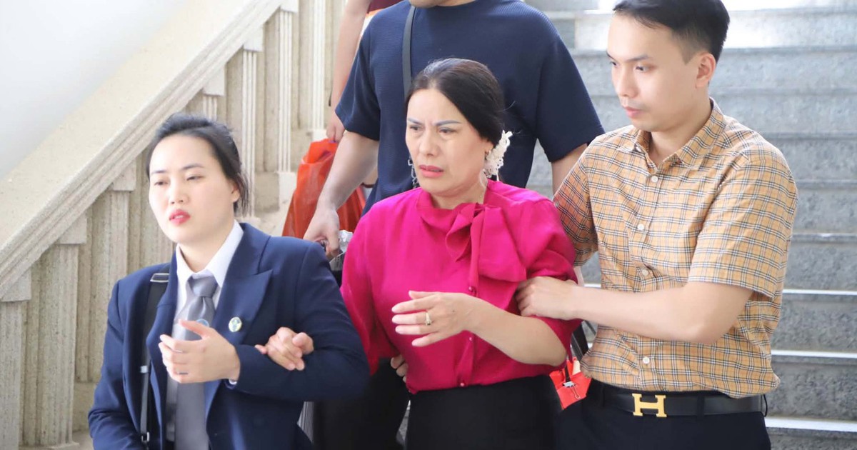 Cựu hiệu trưởng bị tuyên 3 năm tù khóc nấc, nói lời sau cùng: ‘Tôi trong sạch’