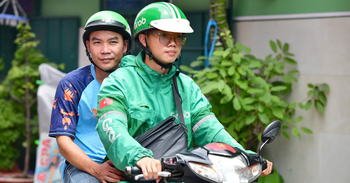 Hanoi student who worked to support himself wins a place at university