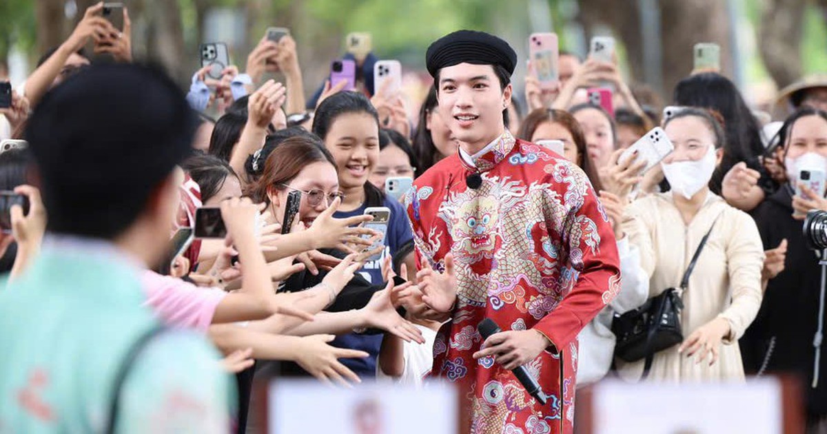 2 ngày 1 đêm tròn 100 tập; 7 thí sinh Chuông vàng vọng cổ tranh tài
