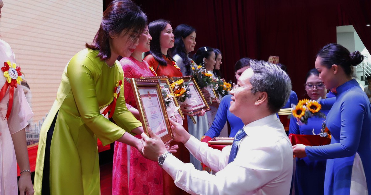TP.HCM khen thưởng hơn 700 học sinh và giáo viên giỏi