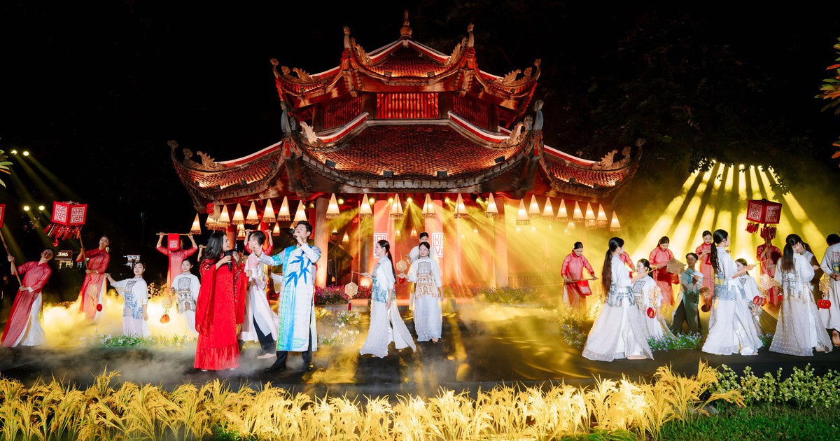 Văn Miếu - Quốc Tử Giám đẹp ảo diệu trong đêm ‘Khai văn’
