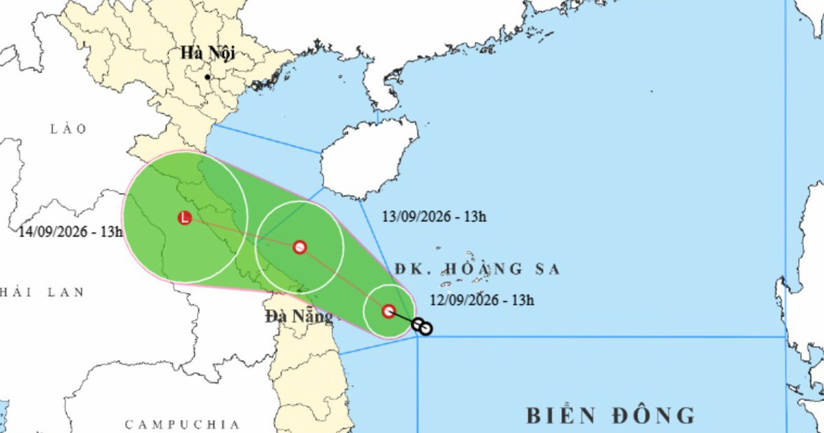 Áp thấp nhiệt đới đi dọc biển miền Trung, gây mưa lớn từ Quảng Ngãi ra miền Bắc