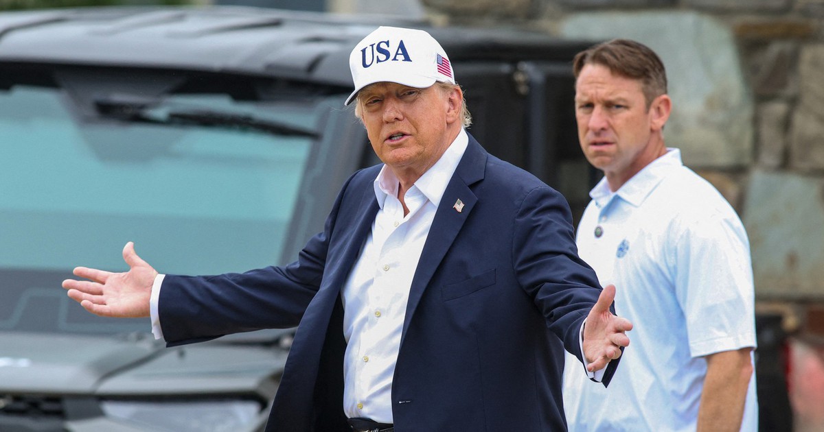 Ông Trump: Ukraine cần ngừng đánh vào dầu Nga; Mỹ có thể ở lại Iran