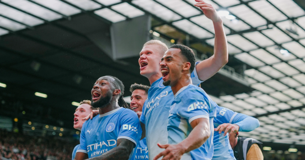 Haaland là cơn ác mộng của Man United, 10 người Man City 'đánh sập' Old Trafford