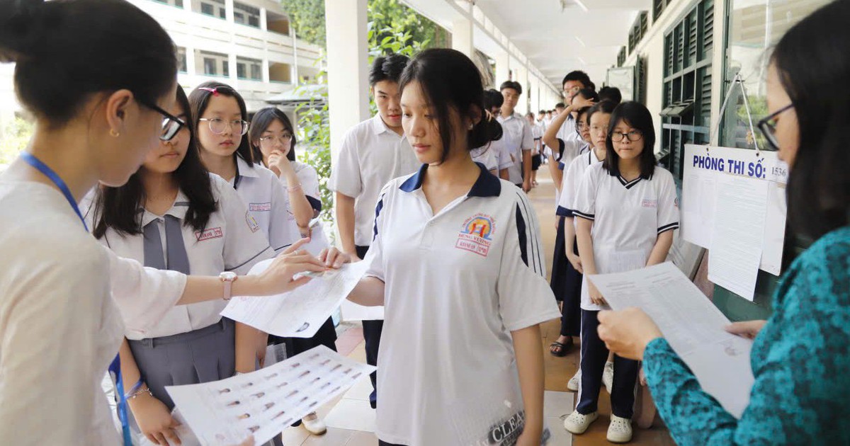 Bài văn 'quá hoàn chỉnh' từ AI và nghịch lý năng lực phản biện của học sinh Việt