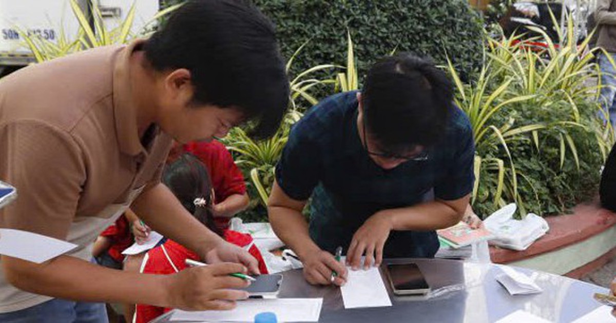 Thiếu sách giáo khoa: Cần thay đổi cách đặt hàng và phân phối sách