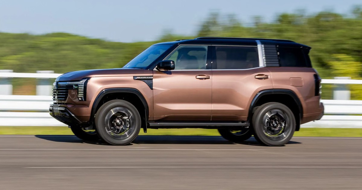 Mitsubishi Pajero đời mới thêm tính năng an toàn dù ra mắt chưa lâu