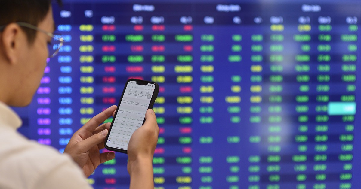 Chứng khoán tuần mới: Trước thềm nâng hạng, VN-Index sẽ còn rung lắc mạnh?