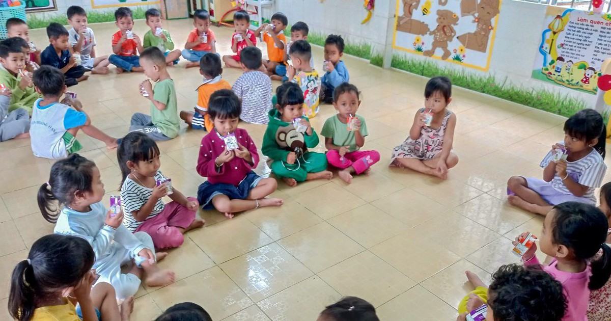 Khánh Hòa: Trẻ em mầm non dân tộc thiểu số, vùng đặc biệt khó khăn sẽ được uống sữa miễn phí 5 lần/tuần