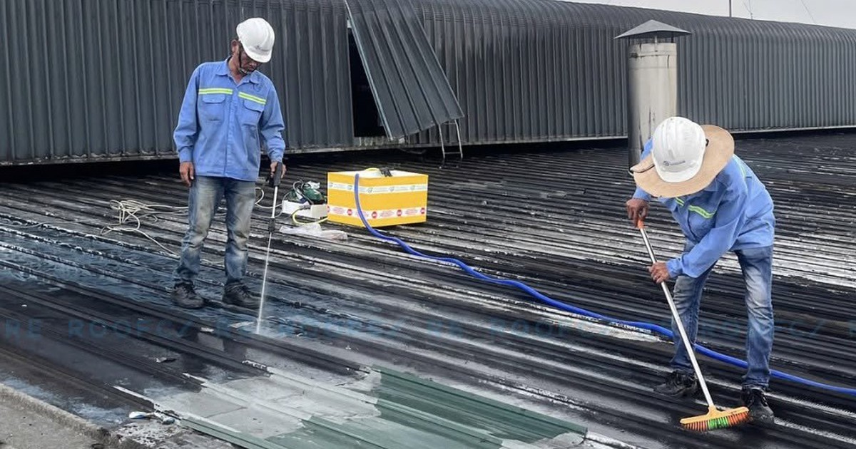 TP.HCM: Nhiều người đau đầu vì dột nhà cửa trong mùa mưa