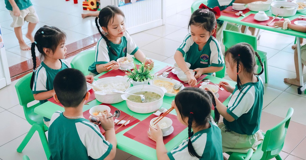 Bất ngờ với 3 hình thức ăn bán trú của trẻ mầm non ở TP.HCM