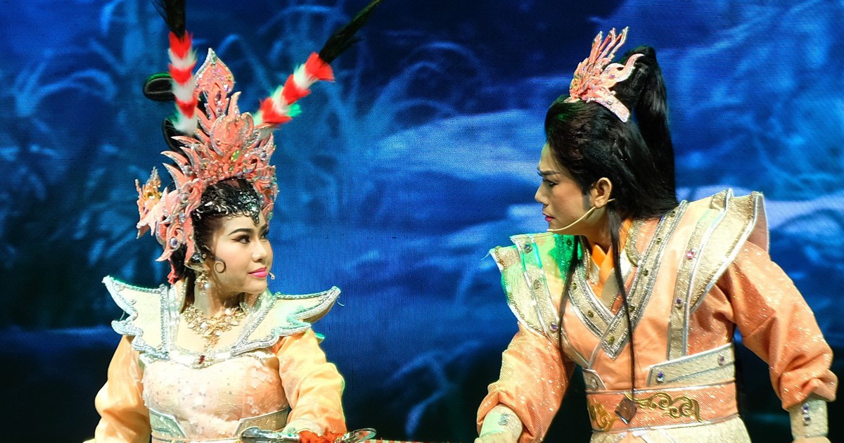 ‘Cháy vé’ suất hát mừng Giỗ tổ sân khấu của Đoàn Huỳnh Long
