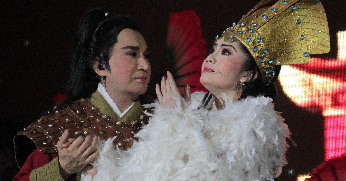 Hoa Hạ nhớ vị giám đốc ‘chịu chơi’ để có cải lương hoành tráng Kim Vân Kiều, Chiếc áo thiên nga