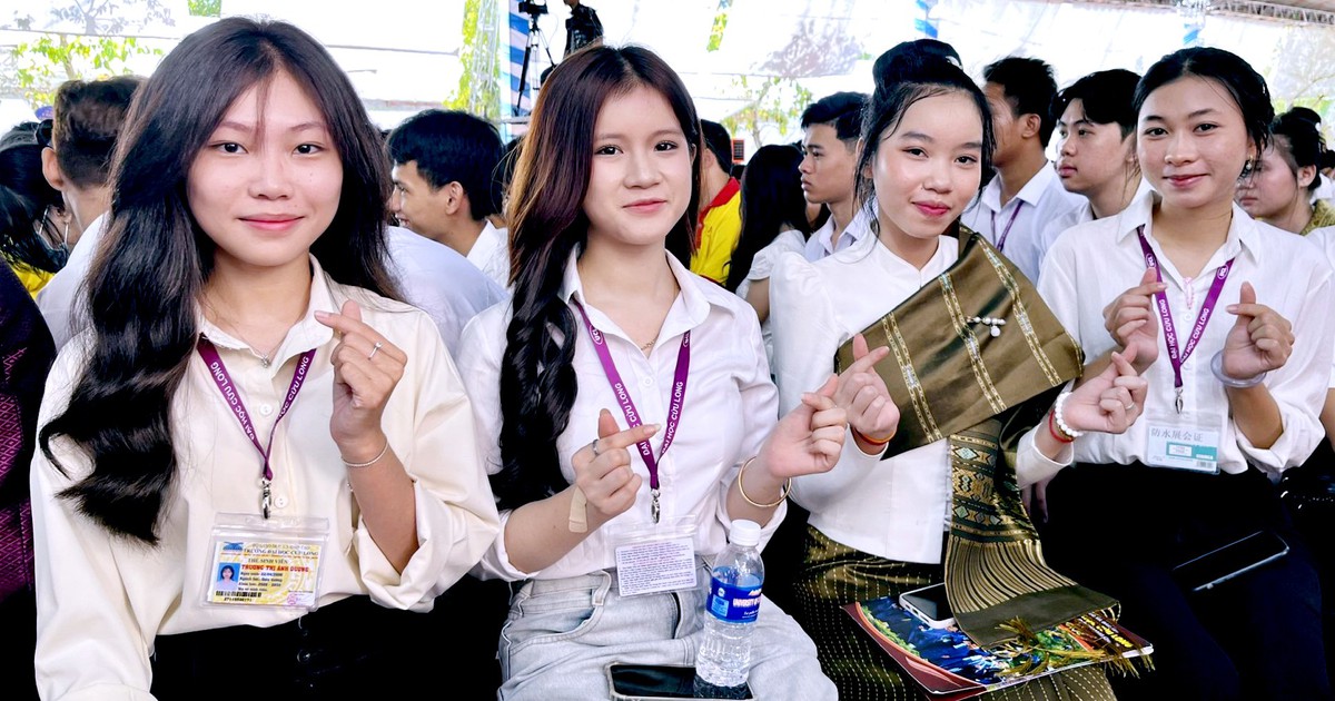 Khai giảng năm học mới, Trường đại học Cửu Long trao hơn 9 tỉ đồng học bổng