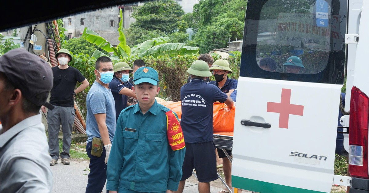 Vụ nam sinh rơi xuống cống tử vong: Đơn vị duy trì thoát nước nói lý do không có người túc trực tại điểm ngập