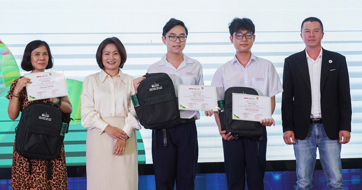 Tài sản gia đình trôi hết, HS vùng lũ 2025 của Khánh Hòa vẫn nhất nhì giải quốc gia, cấp tỉnh