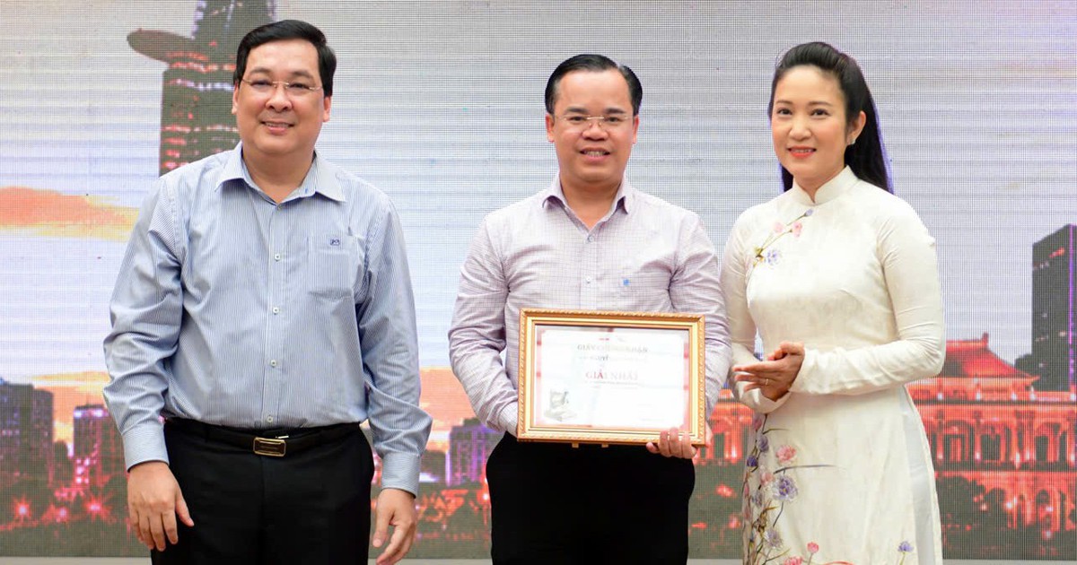 Trao giải và ra mắt sách 50 năm thành phố nghĩa tình của tôi: Vẹn nguyên tình người