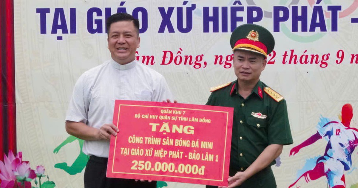 Quân khu 7 trao công trình thể thao gắn kết đồng bào dân tộc, tôn giáo