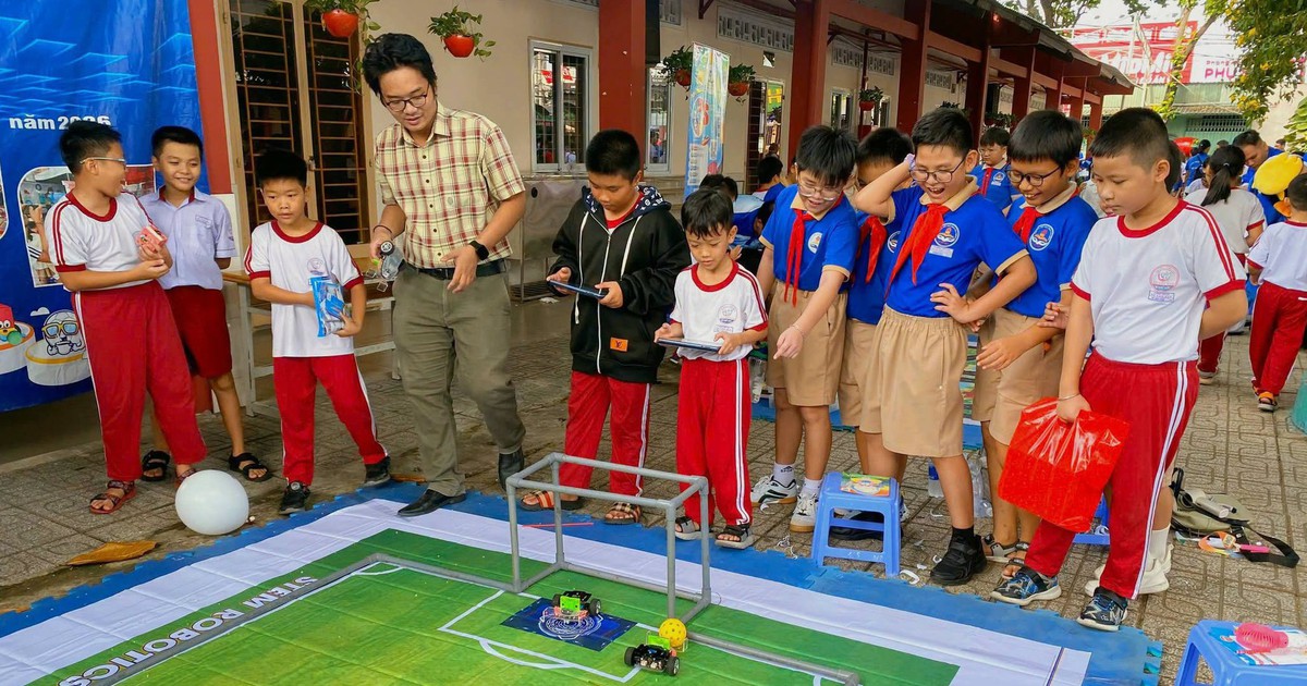 Không chỉ có quà, thiếu nhi học mà chơi - chơi mà học trước thềm tựu trường