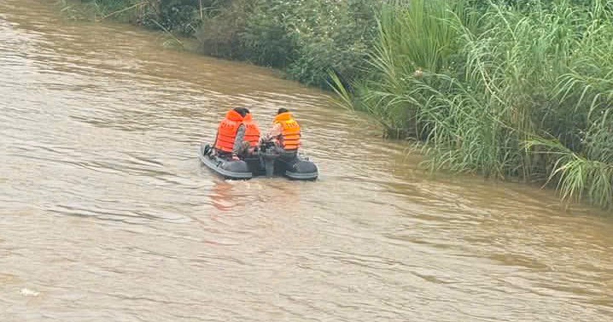 Tìm kiếm nữ sinh rơi xuống sông Đạ Dâng ở Lâm Đồng