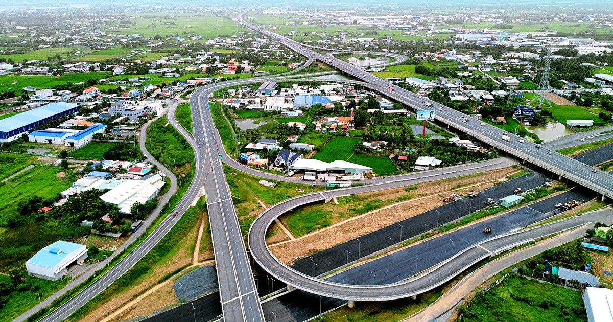 Mở đường, mở cơ hội cho miền Tây