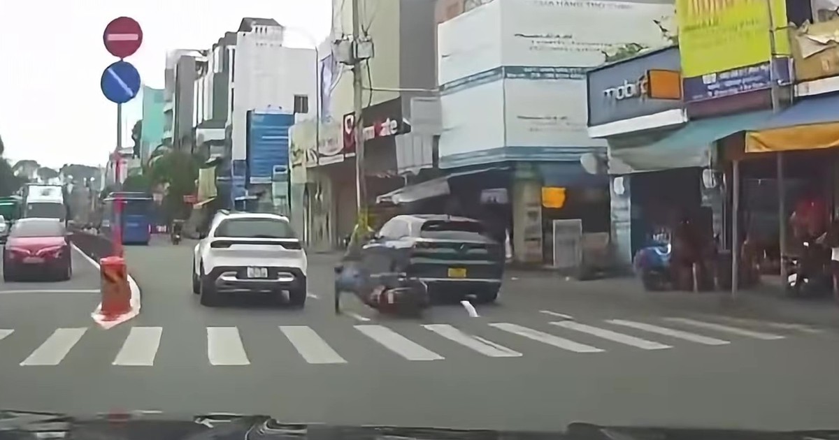 Mời tài xế taxi ép ngã xe máy ở phường Bình Thạnh lên làm việc
