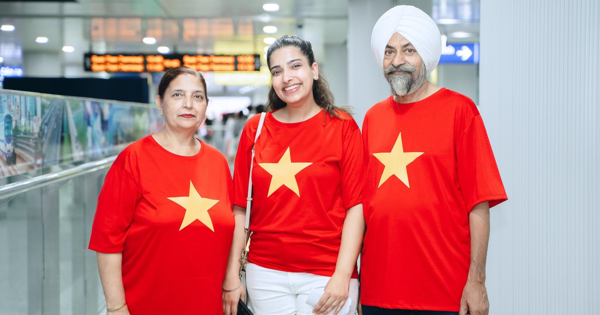 Miễn phí xe buýt và metro 2-9, người dân xếp hàng dài chờ trải nghiệm
