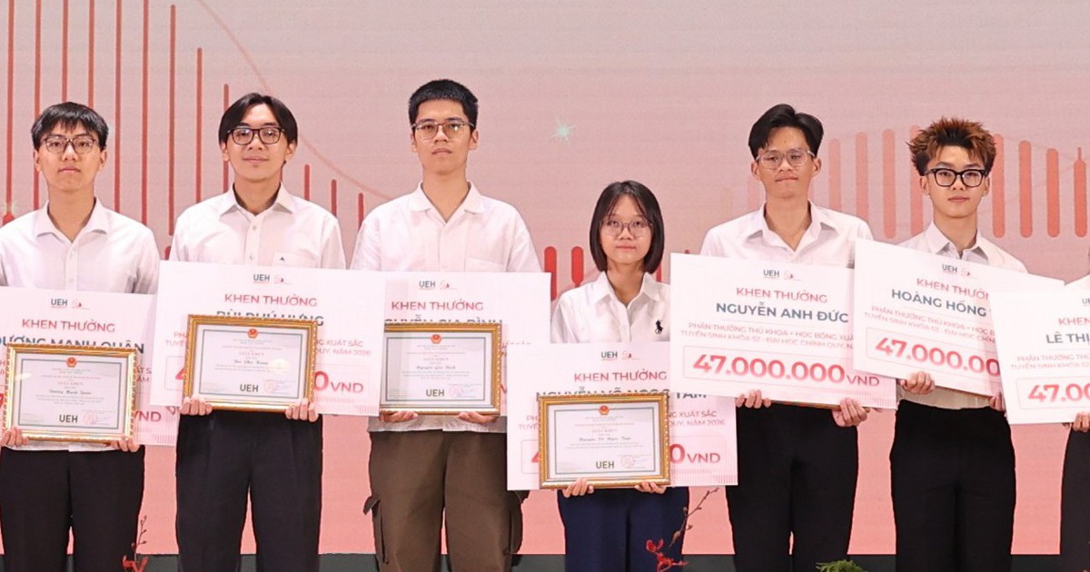 Đại học Kinh tế TP.HCM: 63 thủ khoa đạt tuyệt đối 100/100 điểm