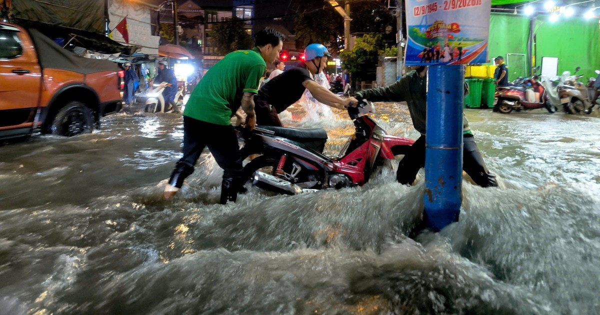 Tây Nguyên và Nam Bộ mưa lớn, có nơi trên 400 mm, cảnh báo sạt lở