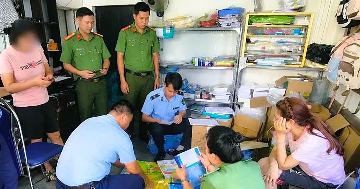 Phát hiện tiệm photocopy in sách giáo khoa từ lớp 1-12 bán cho phụ huynh