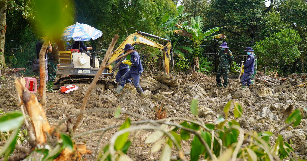Phát hiện 71 bộ hài cốt liệt sĩ trong vườn sầu riêng ở Ngũ Hiệp