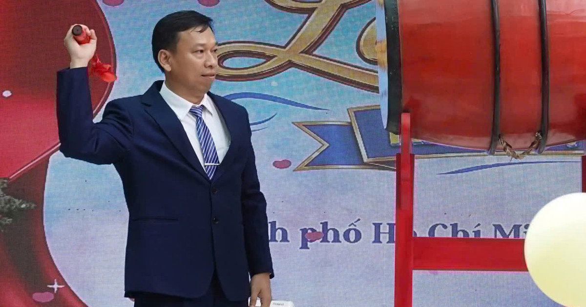 Hiệu trưởng ở TP.HCM viết thư giữa đêm mưa gây bão mạng