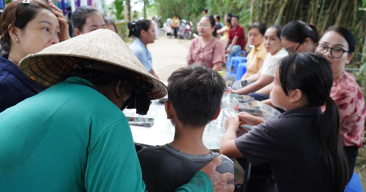 Mẹ lao công ở Đà Nẵng tử vong trên con đường 'làm mãi không xong': 3 con được hỗ trợ hơn 438 triệu đồng