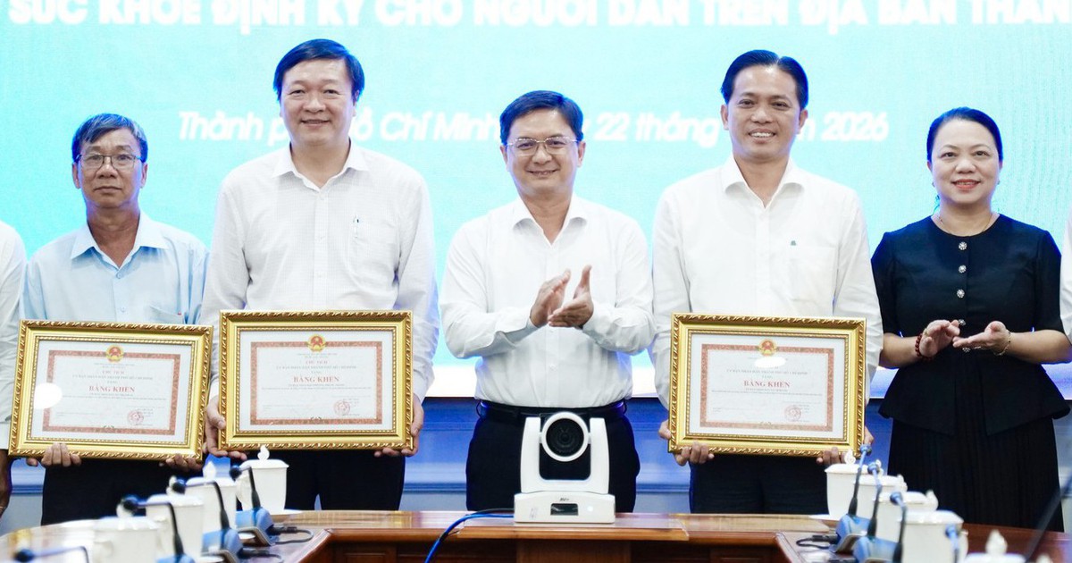 Khen thưởng xã Thạnh An, phường Phước Thắng, xã Vĩnh Lộc thực hiện xuất sắc khám sức khỏe toàn dân