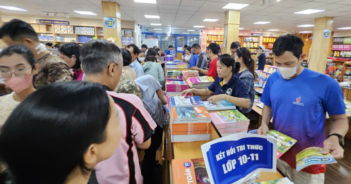 Địa phương in sách giáo khoa: Làm sao để không nơi tốt, nơi kém?