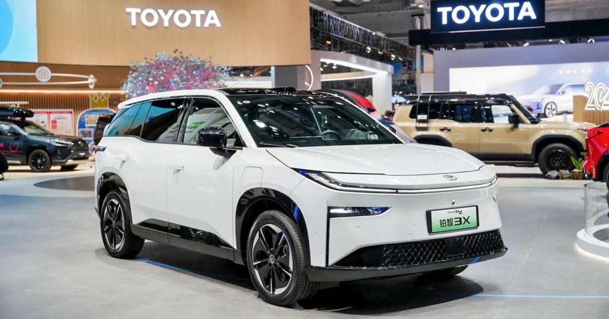 Toyota muốn làm 400.000 xe điện 'chạy điện nhưng vẫn đổ xăng' mỗi năm, ra mắt 2027