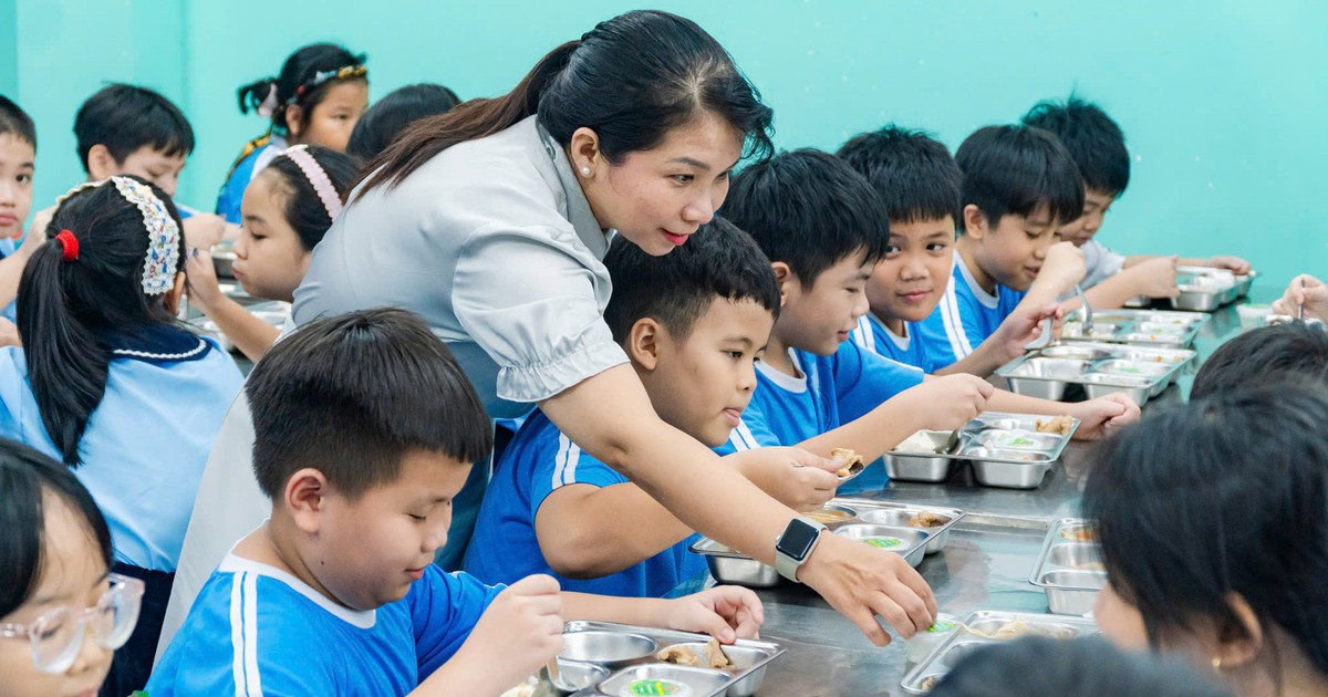 Trường học ở TP.HCM biến bữa ăn bán trú thành 'bữa ăn hạnh phúc' cho học sinh