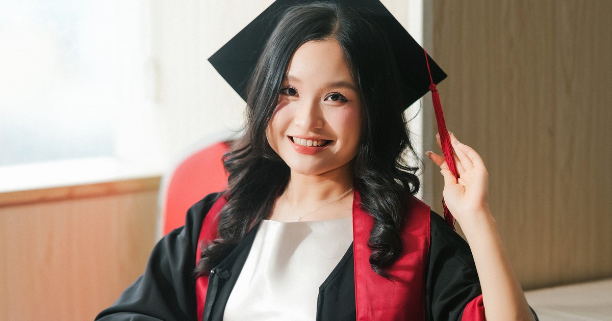 Thủ khoa Ngoại thương chinh phục 4 thứ tiếng