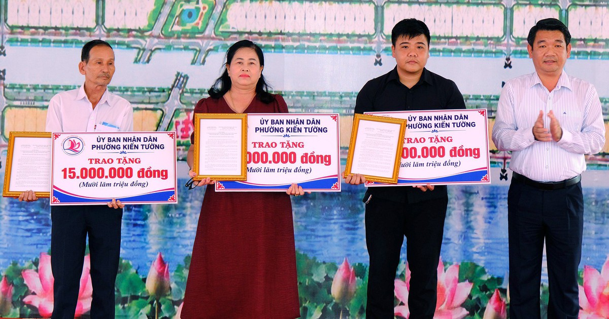 Tây Ninh tặng tiền 3 hộ dân giao đất sớm dự án đường mở mới về Đồng Tháp Mười