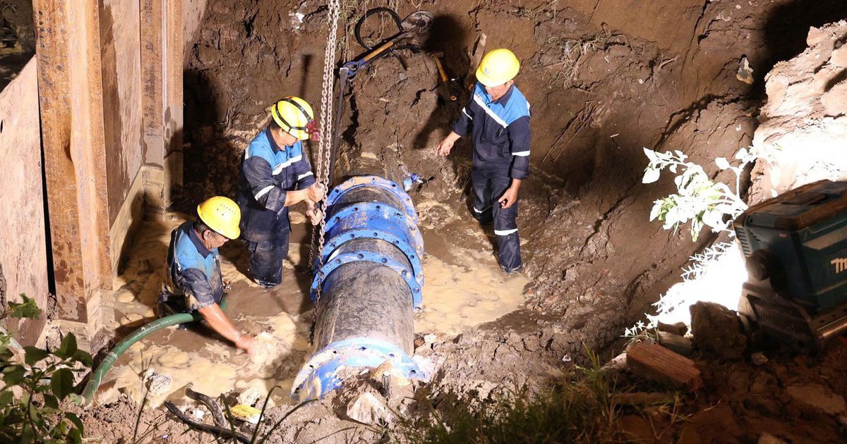 14 phường trung tâm TP.HCM cúp nước cuối tuần do thu hồi thiết bị cấp nước tại vòng xoay Dân Chủ